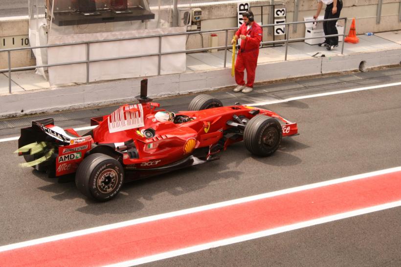 Formula 1. Mecanicul Ferrari accidentat de Raikkonen, operat cu succes