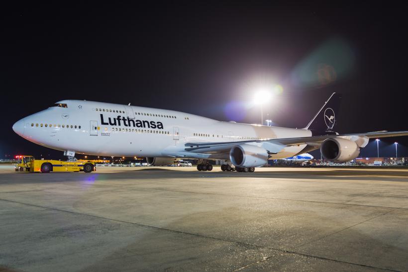 Lufthansa anulează jumătate din zborurile programate pentru marți din cauza grevei