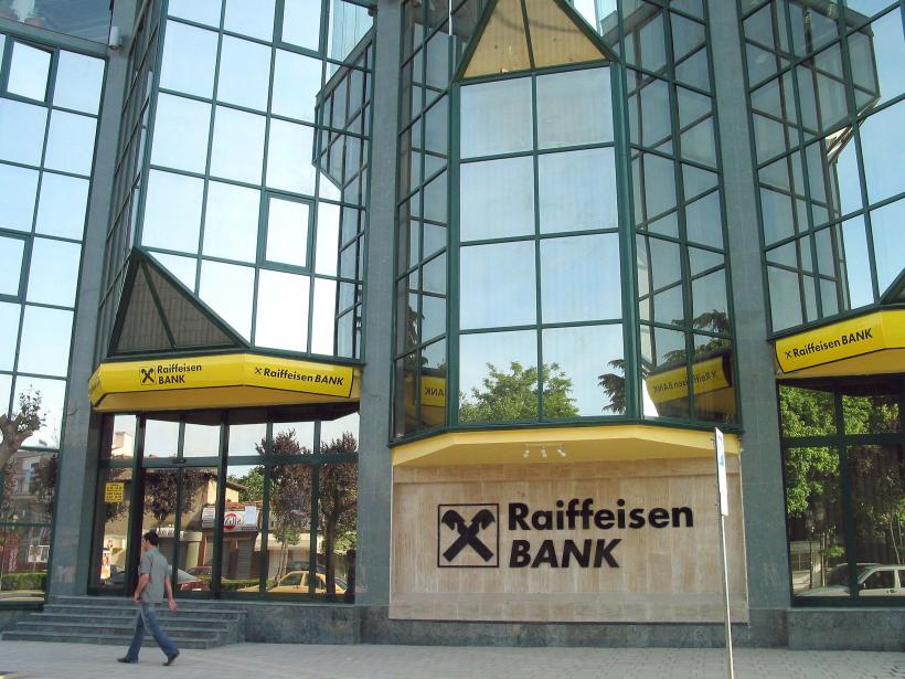 Raiffeisen şi-a vândut divizia din Polonia