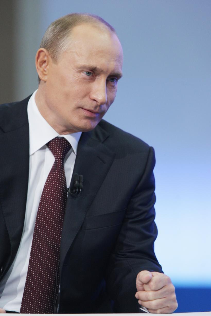 Vladimir Putin îl atenționează pe Macron împotriva oricărei „acțiuni necugetate și periculoase” în Siria