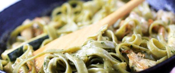Reţeta zilei: Tagliatelle cu Pesto alla Genovese și piept de pui