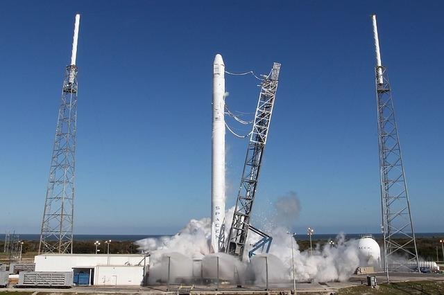 SpaceX a amânat lansarea rachetei Falcon 9