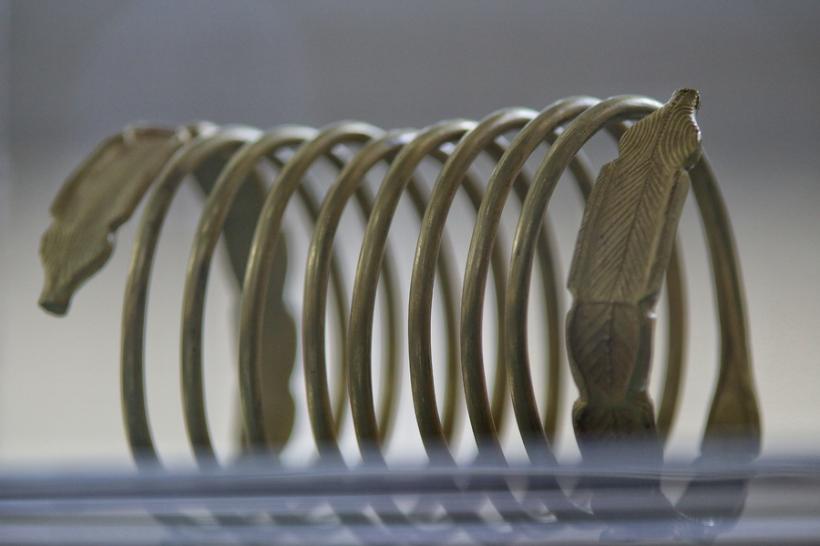 GALERIE FOTO - Muzeul Naţional de Istorie prezintă 473 de monede şi 18 podoabe dacice din argint recuperate din Austria 18613486