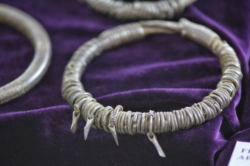 GALERIE FOTO - Muzeul Naţional de Istorie prezintă 473 de monede şi 18 podoabe dacice din argint recuperate din Austria 18613491