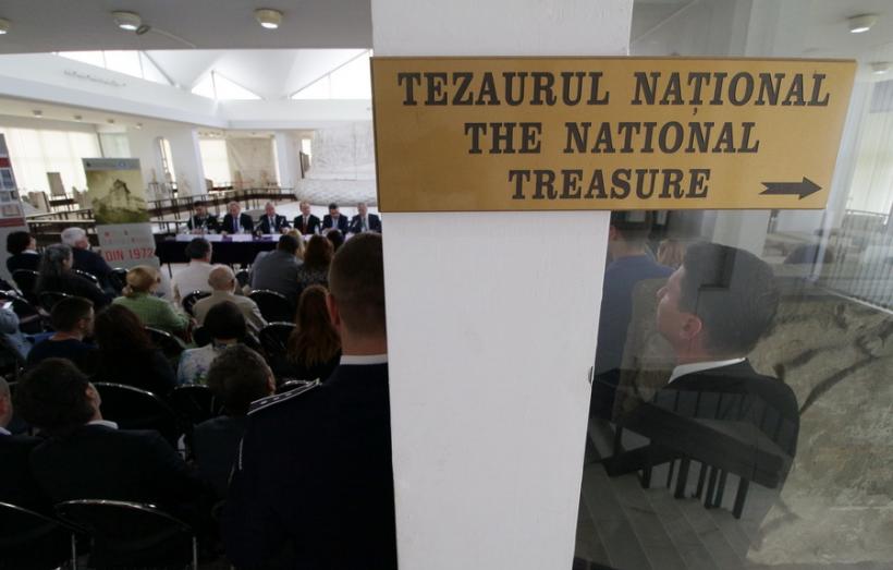 GALERIE FOTO - Muzeul Naţional de Istorie prezintă 473 de monede şi 18 podoabe dacice din argint recuperate din Austria 18613495