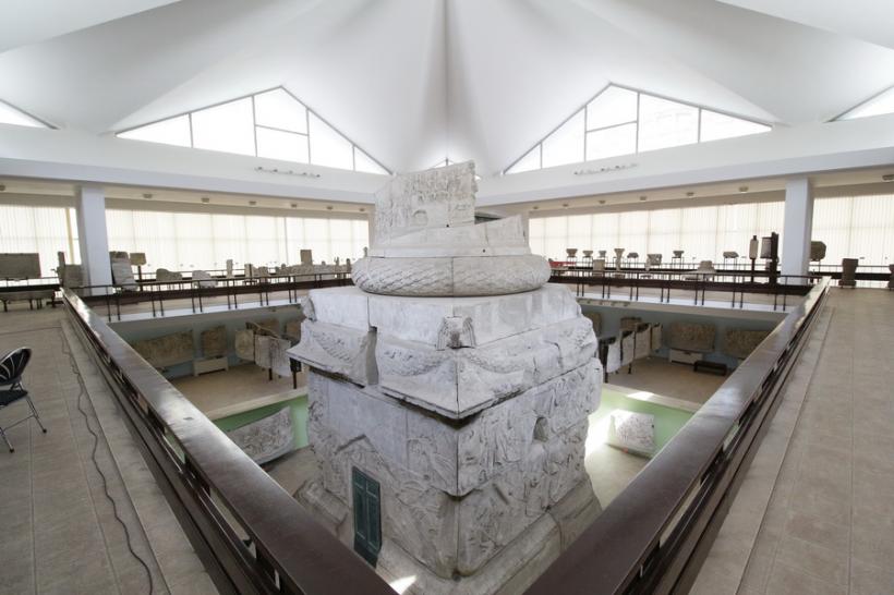 GALERIE FOTO - Muzeul Naţional de Istorie prezintă 473 de monede şi 18 podoabe dacice din argint recuperate din Austria 18613497