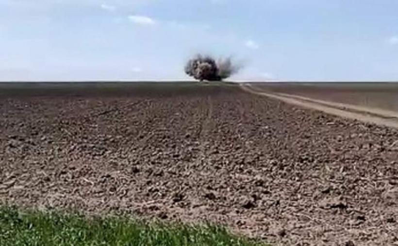 O bombă de 100 de kilograme a fost detonată pe un câmp din Galaţi