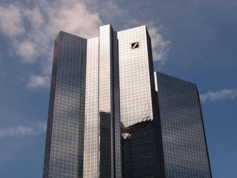 Deutsche Bank recunoaște că a transferat din greşeală 28 de miliarde de euro