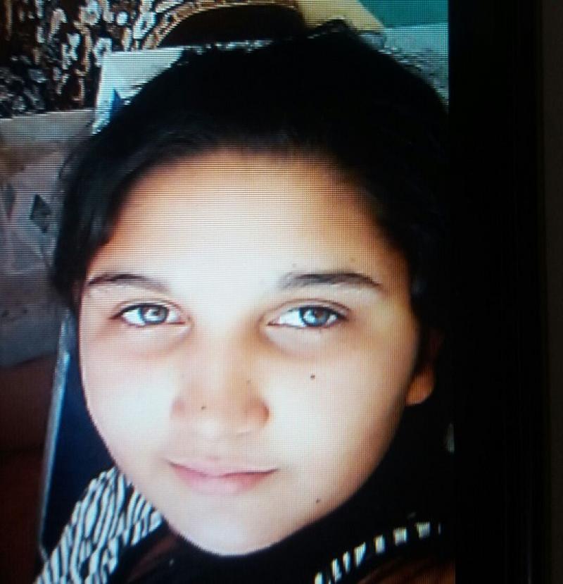 O fată de 12 ani este dată dispărută! Autorităţile şi familia o caută de trei zile