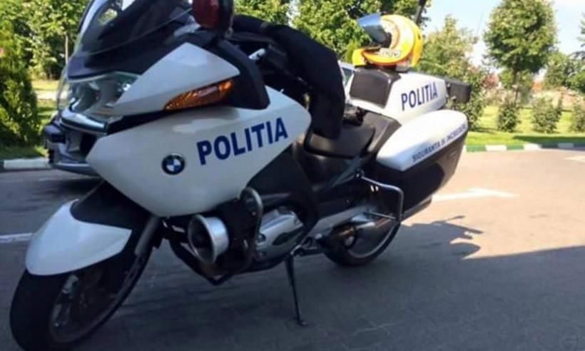 Poliţist pe motocicletă, accidentat de un şofer neatent în Capitală
