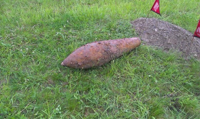 Descoperire teribilă în Vrancea! O bombă de aviaţie a fost găsită în apropierea oraşului Focşani