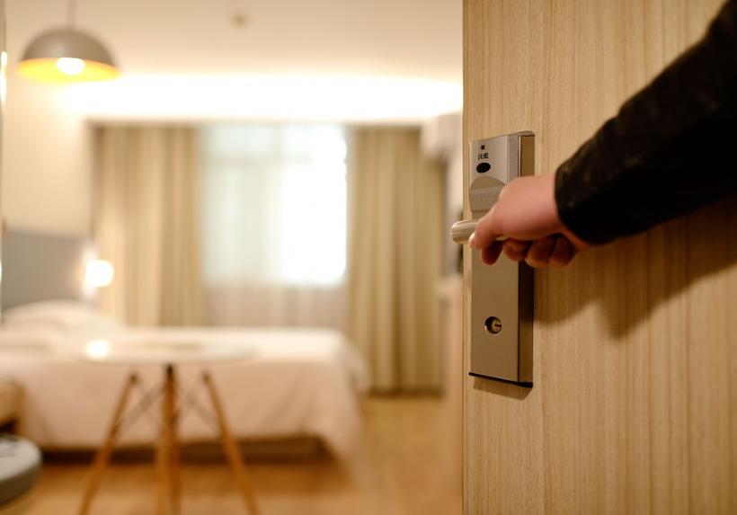 Mai multe camere de hotel, vulnerabile în faţa hackerilor