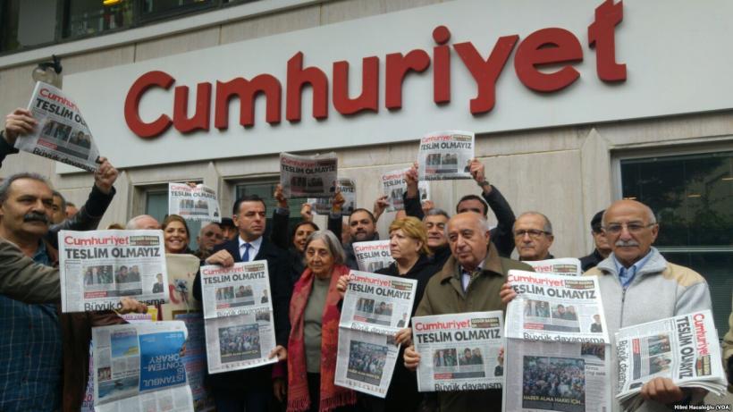 Mai mulţi jurnalişti anti-Erdogan au fost acuzaţi de terorism