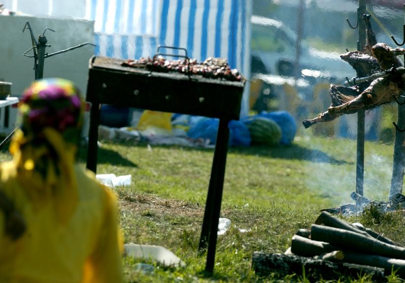 Câți mici vor mânca românii în vacanța de 1 Mai