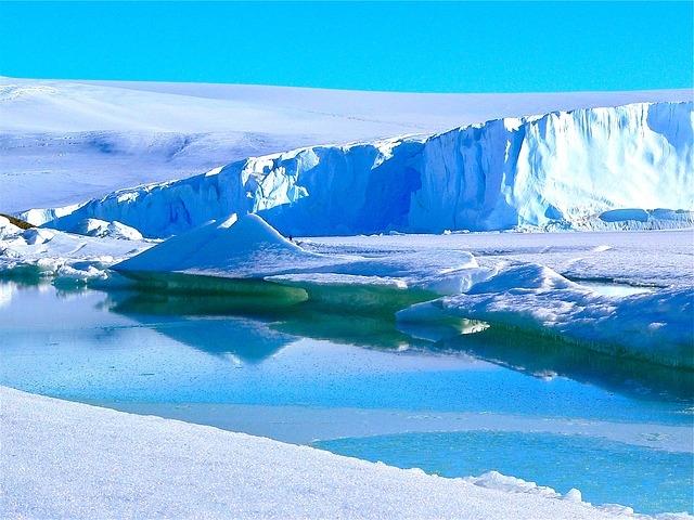 Britanicii si americanii vor studia un gheţar gigant din Antarctica