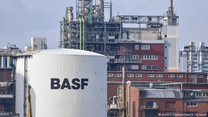 BASF primeste unda verde pentru preluarea unor active Bayer