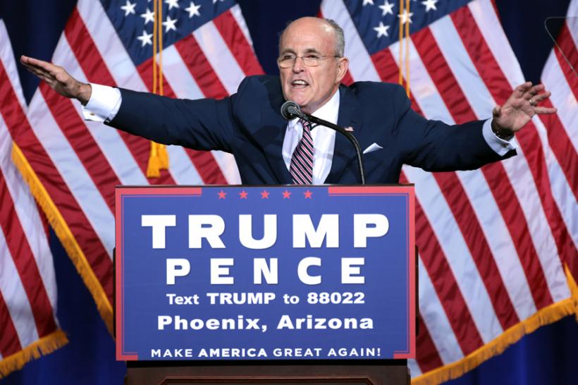 Rudy Giuliani l-a dat de gol pe Trump în afacerea actriței porno Stormy Daniels