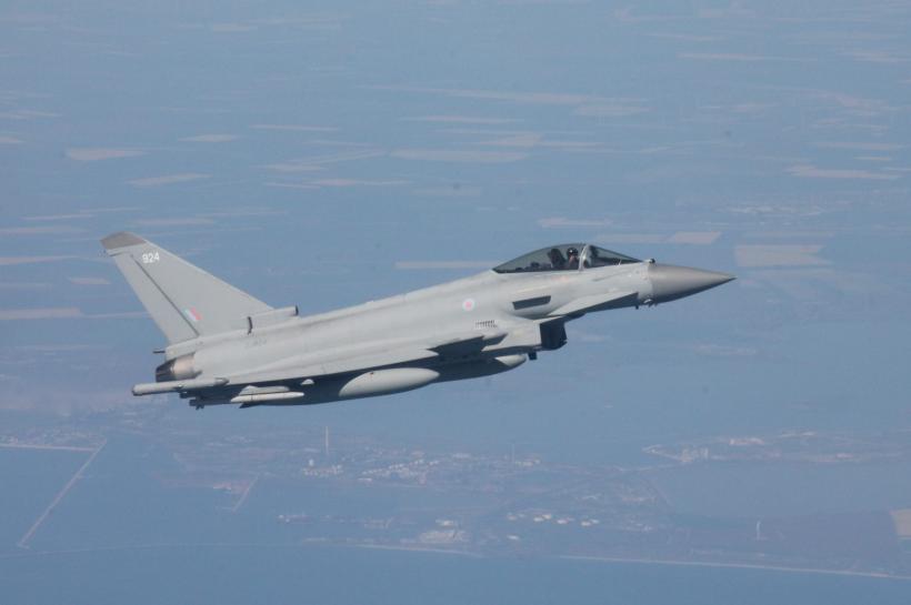 Avioanele britanice Typhoon de la baza Kogălniceanu au interceptat un avion militar rusesc deasupra Mării Negre