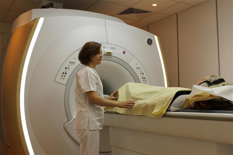 Spitalul Judeţean Bacău va fi dotat cu un aparat de radioterapie de ultimă generație