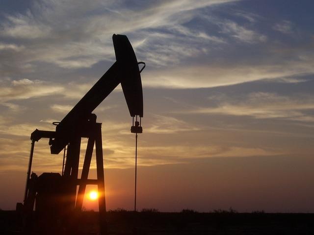 Petrolul trece 70 dolari pentru prima dată în ultimii patru ani