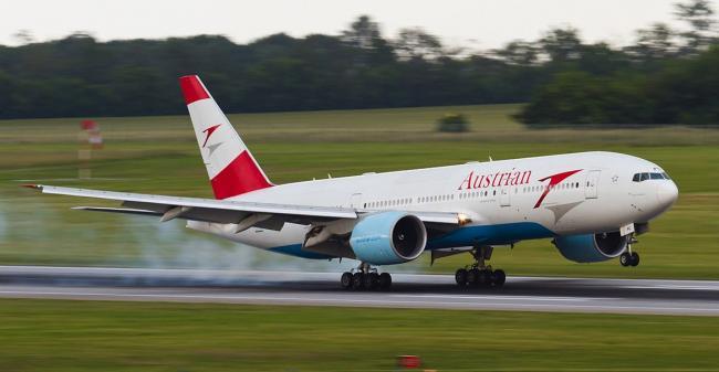 Un avion Austrian Airlines a aterizat de urgență pe Otopeni