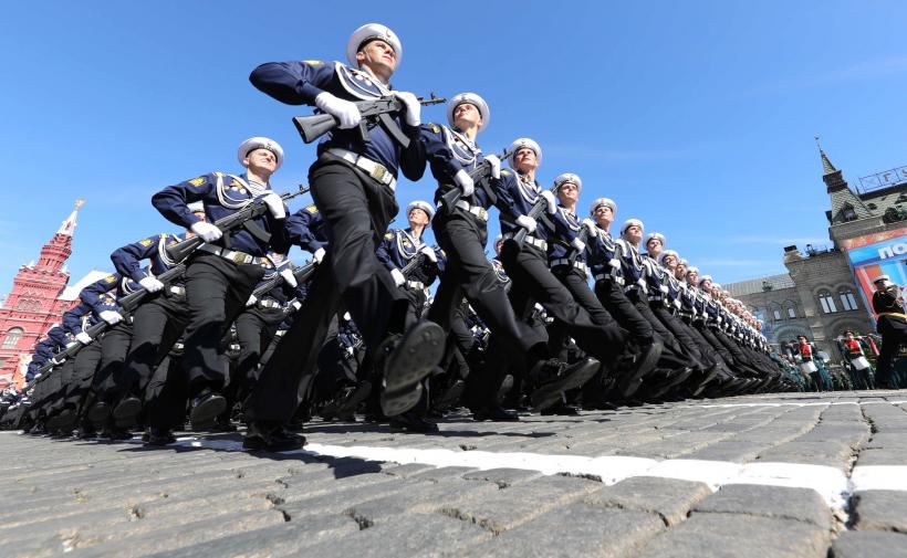 GALERIE FOTO - Vladimir Putin la parada din Piaţa Roşie: Rusia, deschisă dialogului privind problemele de securitate în lume 18615810