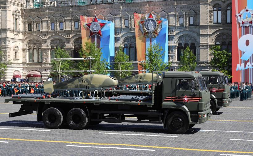 GALERIE FOTO - Vladimir Putin la parada din Piaţa Roşie: Rusia, deschisă dialogului privind problemele de securitate în lume 18615818