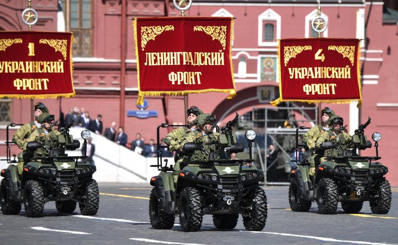 GALERIE FOTO - Vladimir Putin la parada din Piaţa Roşie: Rusia, deschisă dialogului privind problemele de securitate în lume 18615820