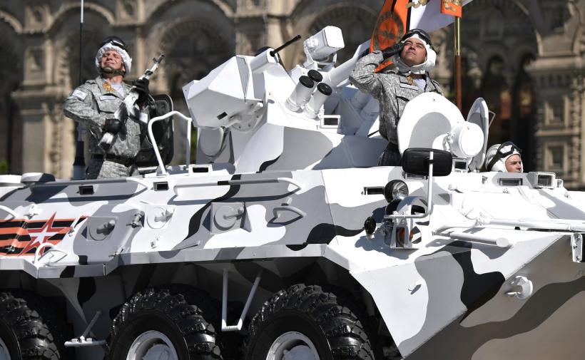 GALERIE FOTO - Vladimir Putin la parada din Piaţa Roşie: Rusia, deschisă dialogului privind problemele de securitate în lume 18615829