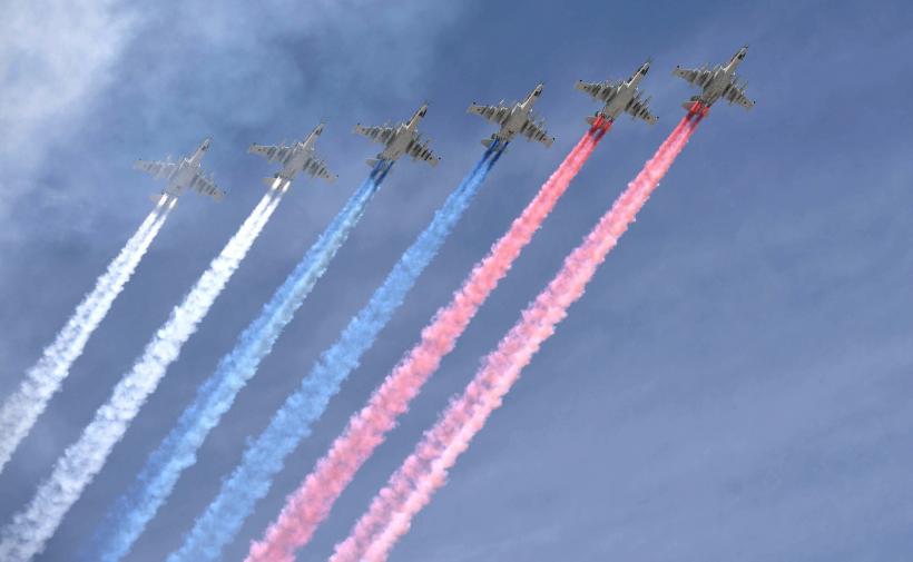 GALERIE FOTO - Vladimir Putin la parada din Piaţa Roşie: Rusia, deschisă dialogului privind problemele de securitate în lume 18615833