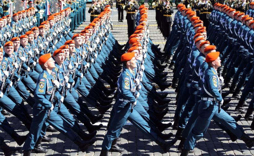 GALERIE FOTO - Vladimir Putin la parada din Piaţa Roşie: Rusia, deschisă dialogului privind problemele de securitate în lume 18615843