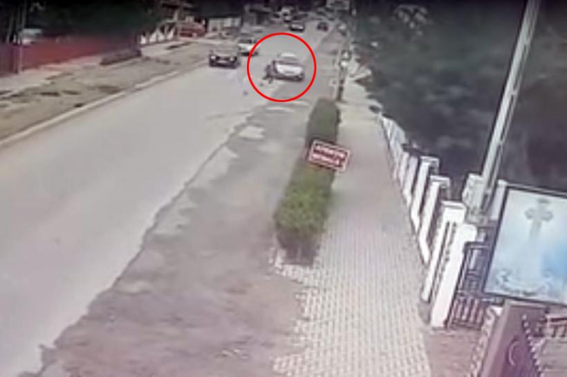 VIDEO - O fetiță de 11 ani a fost spulberată de o mașină, pe trecerea de pietoni