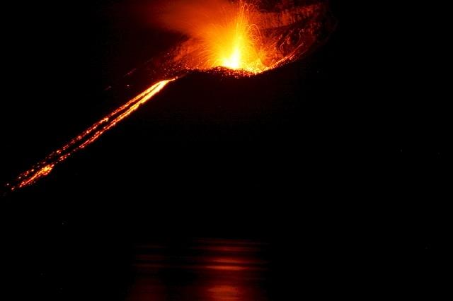 Vulcanul Kilauea din Hawaii a erupt din nou; noi evacuări