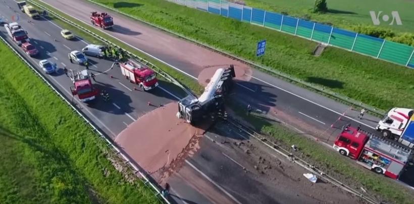 12 tone de ciocolată s-au revărsat pe autostradă din Polonia