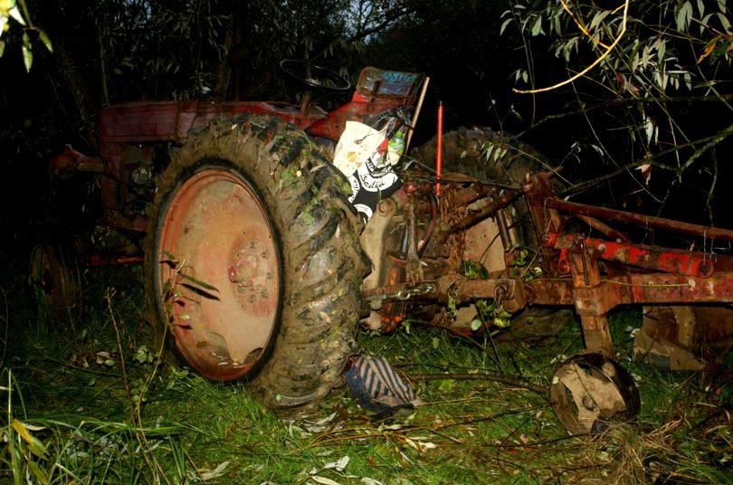 Accident mortal după ce un tractor s-a răsturnat în Brașov. O persoană a murit și alte patru au fost rănite