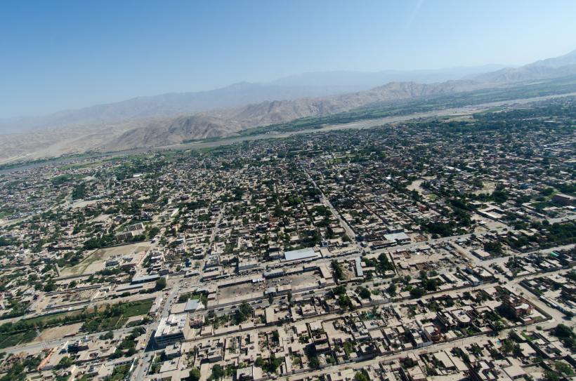 Cel puțin 4 morți și 20 de răniți în urma unui atac asupra unei clădiri oficiale din Jalalabad
