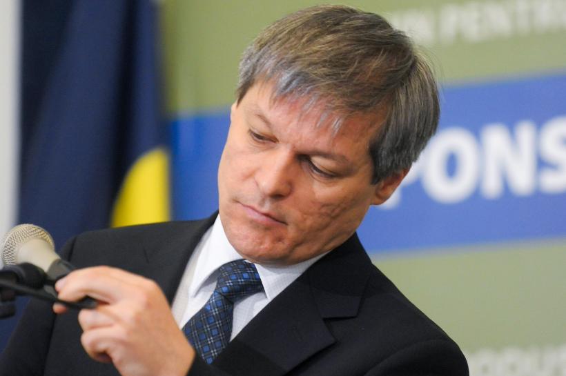 Cioloş: Liderii coaliţiei de guvernare duc ţara într-o fundătură în politica externă