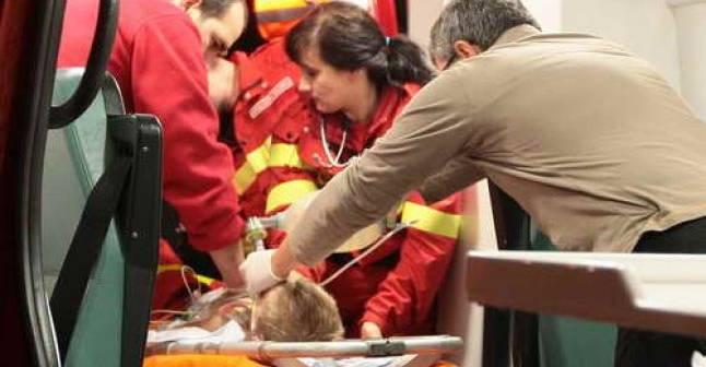 Un copil de doi ani a ajuns la spital, după ce a căzut de la etajul 4 al unui bloc din Constanta