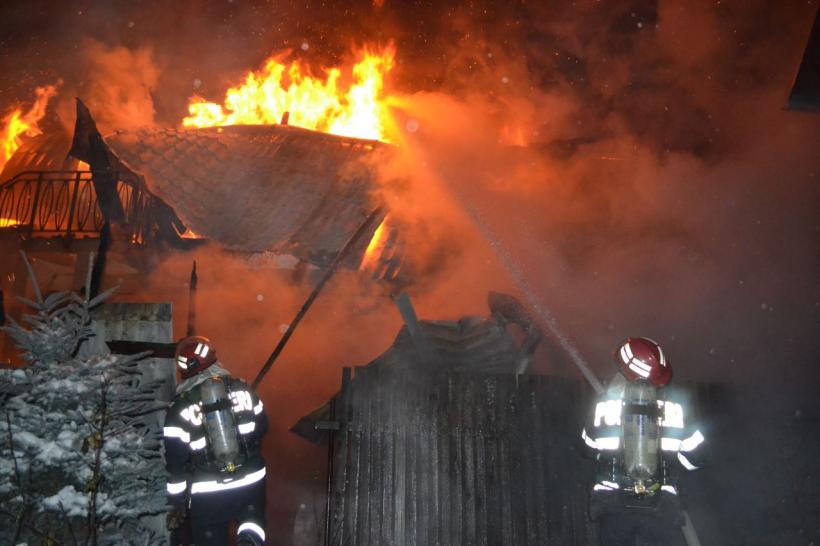 Cabana autorului unui omor, incendiată la câteva ore după producerea crimei