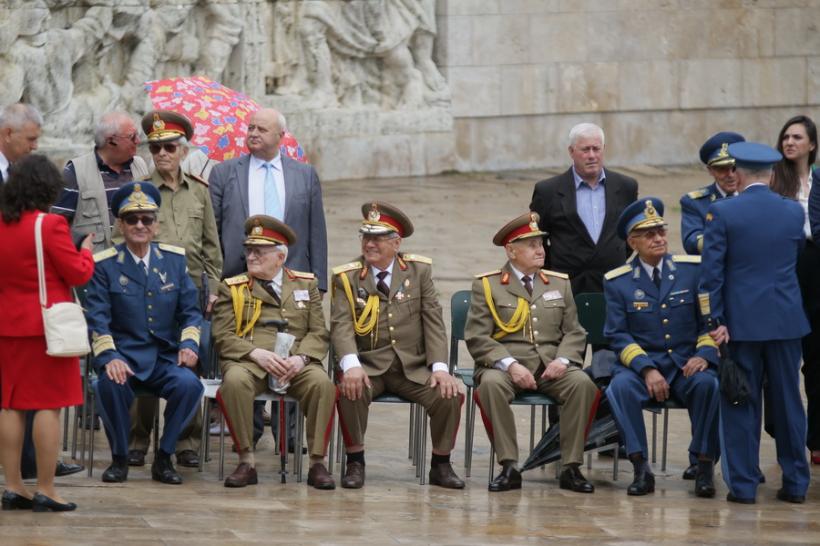 GALERIE FOTO - Ziua Eroilor, la Academia Militara 18616899