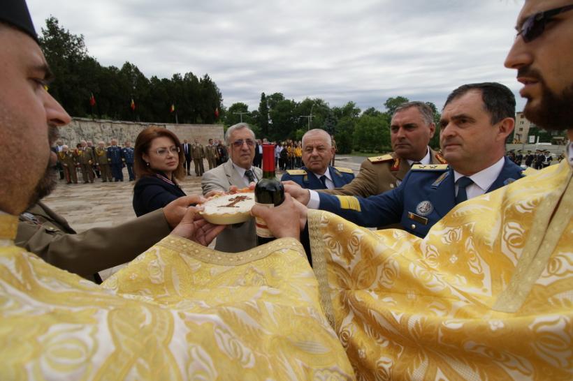 GALERIE FOTO - Ziua Eroilor, la Academia Militara 18616901