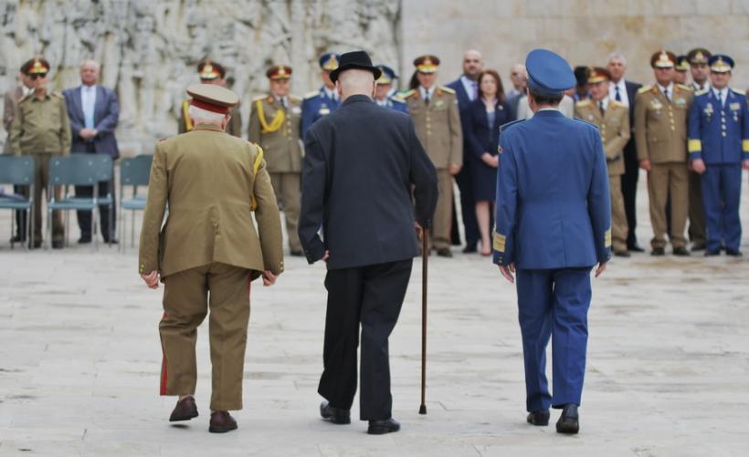 GALERIE FOTO - Ziua Eroilor, la Academia Militara 18616904