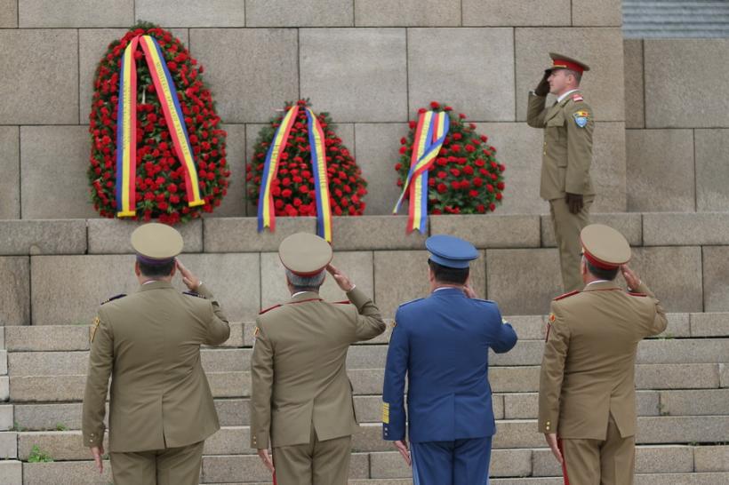 GALERIE FOTO - Ziua Eroilor, la Academia Militara 18616905