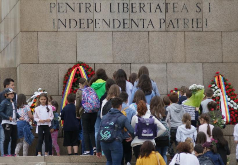 GALERIE FOTO - Ziua Eroilor, la Academia Militara 18616906