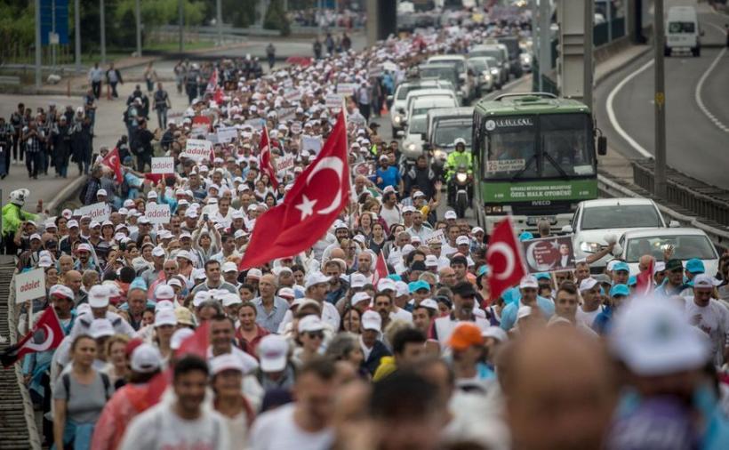 Mii de manifestanţi la Istanbul în semn de susţinere a palestinienilor la apelul lui Erdogan 