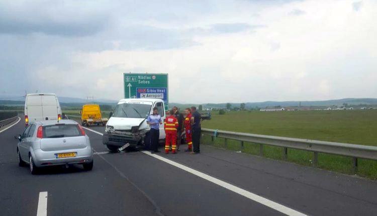 Patru bărbaţi răniţi într-un accident produs pe autostrada A1, la Ocna Sibiului