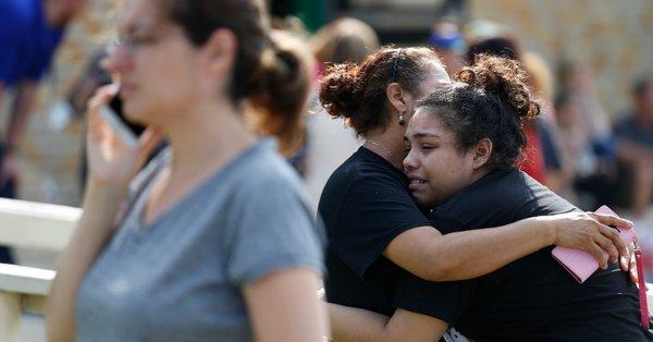 Atacul armat din Texas, soldat cu 10 morți: Poliţiştii din liceul din Santa Fe 'au făcut ce au putut' pentru a interveni