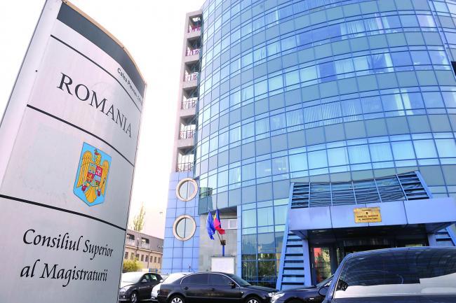 CSM a decis suspendarea judecătoarei Elena Burlan-Puşcaş, arestată la domiciliu într-un dosar de corupţie