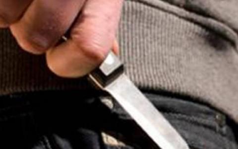 Un recidivist din Gorj a fost reţinut, după ce a atacat un tânăr cu cuţitul