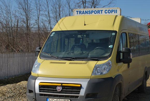 Microbuz şcolar împlicat într-un accident de circulaţie în Vaslui